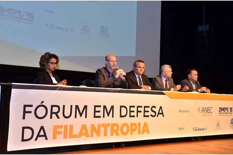 Fórum em Defesa da Filantropia reúne mais de 200 pessoas em Porto Alegre