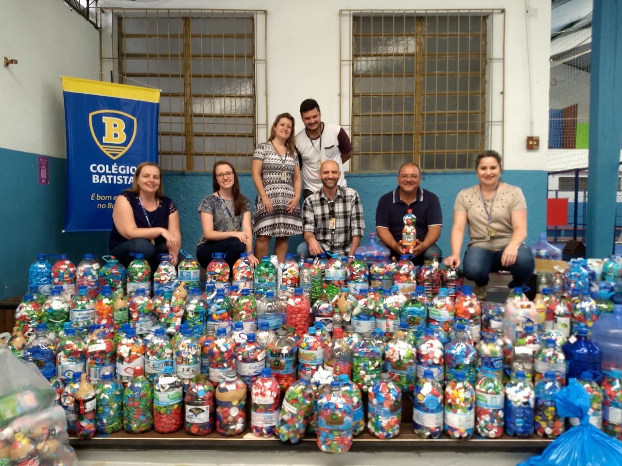Alunos do Colégio Batista de Porto Alegre arrecadam 500 mil tampinhas e lacres recicláveis