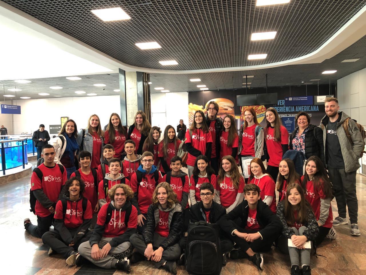 Estudantes bilíngues embarcam para Intercâmbio no Canadá