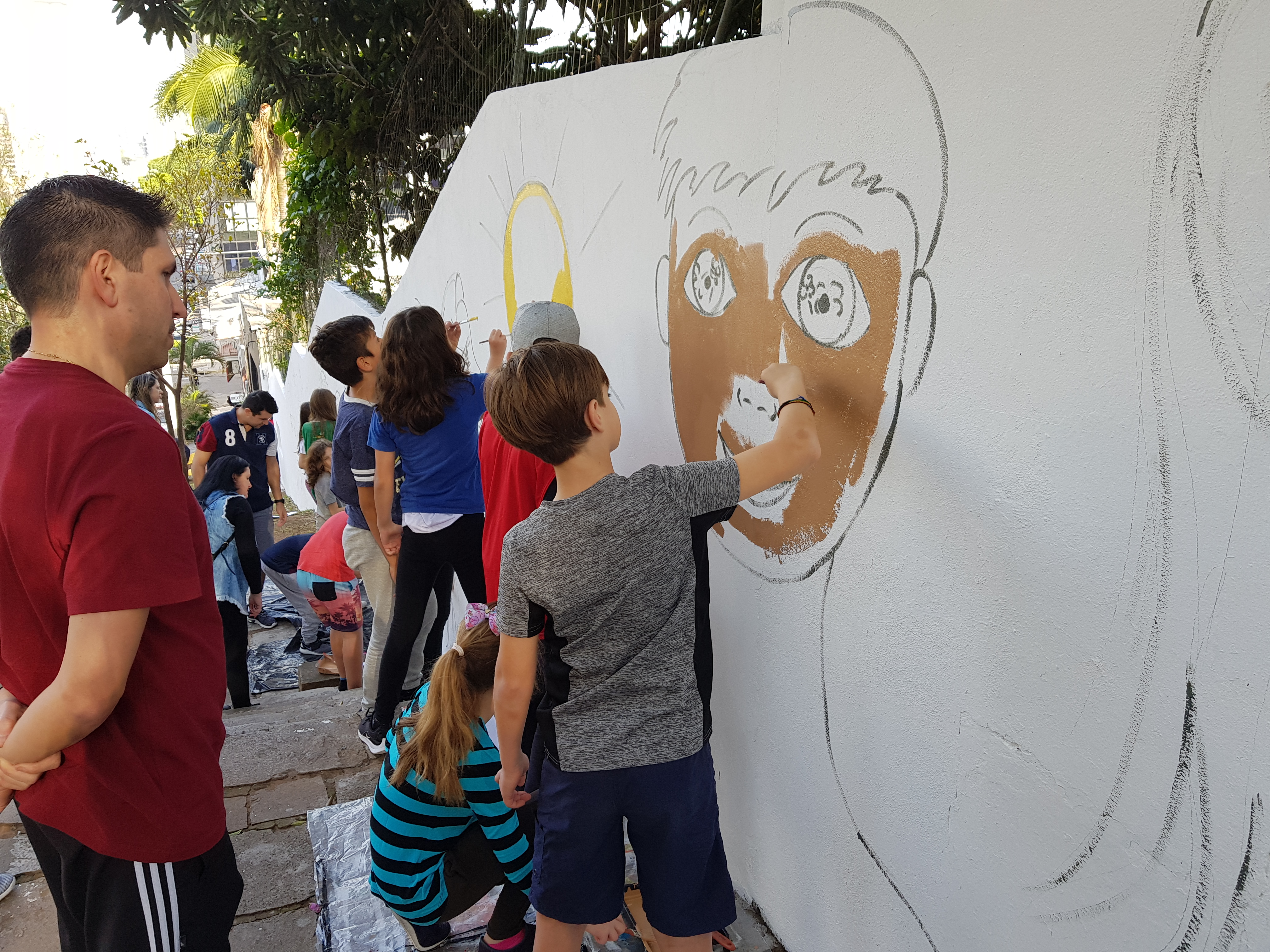 Dia D na Unidade Oswaldo Cruz: comunidade escolar trabalha na revitalização da escadaria d