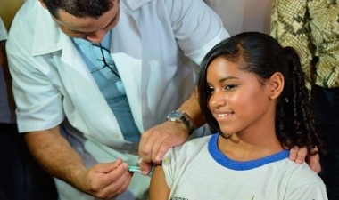 Começa a vacinação contra o HPV em meninas de 9 a 11 anos