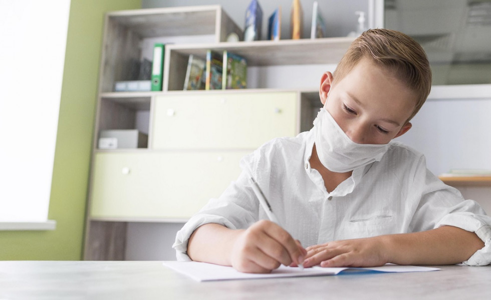 Vigilância em Saúde retira obrigatoriedade no uso da máscara para crianças com até 12 anos