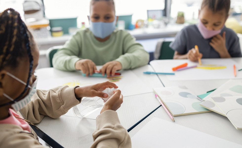 Esclarecimentos sobre uso de máscaras por crianças entre  03 e 12 anos de idade no ambiente escolar