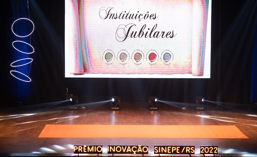 SINEPE/RS presta homenagem às instituições Jubilares